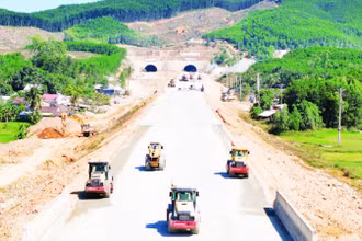 Trong dịp 19/8, cả nước hoàn thành, đưa vào khai thác hơn 200km đường cao tốc. (Ảnh: THƯ LÊ) 