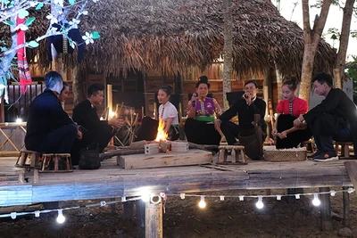 Hát giao duyên trên sàn Hạn Khuống là nét đẹp văn hóa truyền thống được đồng bào dân tộc Thái ở Điện Biên gìn giữ và phát huy.
