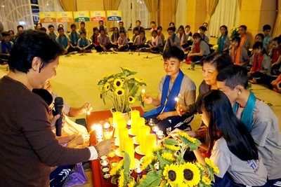 Cùng tham gia hoạt động “thắp lửa ước mơ”.