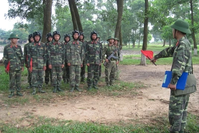 Khẩu đội pháo tự hành CY 152, Lữ đoàn 45 (Binh chủng Pháo binh) thực hành chiếm lĩnh trận địa, chuẩn bị chiến đấu.