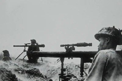 Chiến sĩ DKZ, Đại đoàn 304 diệt xe tăng và bộ binh địch ở Hồng Cúm. Ảnh tư liệu