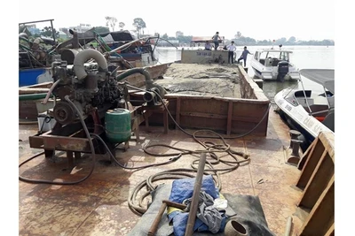 Phương tiện khai thác trái phép cát tại TP Biên Hòa (Đồng Nai) bị các cơ quan chức năng bắt giữ.
