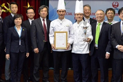 Công ty Cổ phần Suất ăn hàng không Nội Bài nhận giải thưởng xuất sắc nhất năm 2016