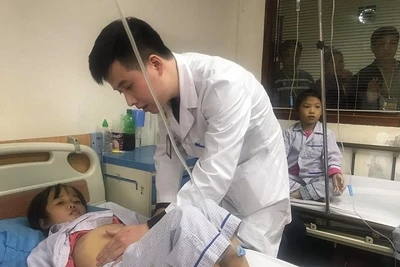 Một bệnh nhi cần tới ba tỷ đồng để duy trì sức khỏe tới năm 30 tuổi.