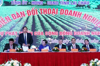 Lãnh đạo tỉnh Lai Châu trả lời các ý kiến kiến nghị của doanh nghiệp tại diễn đàn.