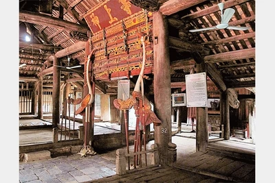 Đình Vường, xã Liên Chung, huyện Tân Yên (Bắc Giang) được bảo vệ rất sơ sài.