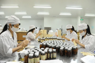 Sản xuất thuốc tại Công ty Cổ phần Dược phẩm Gia Nguyễn, huyện Yên Phong (Bắc Ninh). 
