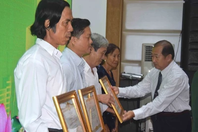 Có tổng số 50 người được trao tặng và truy tặng danh hiệu Bà mẹ VNAH tỉnh Đồng Tháp đợt 1-2019. 