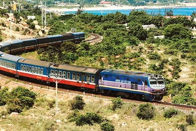 Hạ tầng đường sắt hiện nay xuống cấp, lạc hậu, việc đầu tư mới tuyến đường sắt tốc độ cao đang là vấn đề đặt ra cấp thiết.