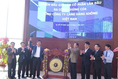 Bộ trưởng GTVT Đinh La Thăng phát lệnh phiên đấu giá cổ phiếu ACV lần đầu ra công chúng.