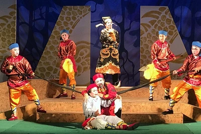 Cảnh trong vở tuồng Quan khiêng võng.