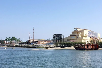 Công viên văn hóa "Ấn tượng Hội An" mới chỉ hoàn thành giai đoạn 1 nhưng đã vấp phải sự phản ứng gay gắt của dư luận.