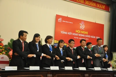 TCT May 10 giao ước thi đua.