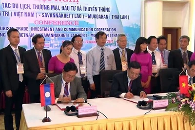 Ký biên bản ghi nhớ Hợp tác du lịch, thương mại, đầu tư và truyền thông ba tỉnh Quảng Trị, Savannakhet (Lào) và Mukdahan (Thái-lan) 