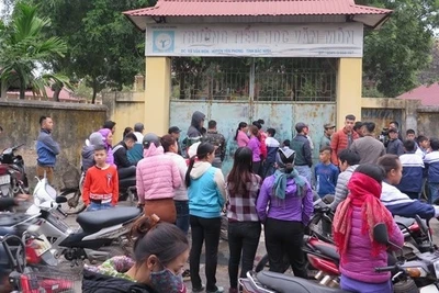 Trường tiểu học Văn Môn, nơi xảy ra vụ việc rơi lan can tầng hai khiến hàng chục học sinh bị thương.