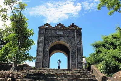 Di tích Hoành Sơn quan trên đỉnh đèo Ngang.