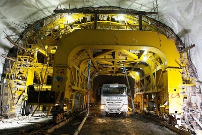 Các đơn vị, nhà thầu huy động nguồn nhân lực chất lượng cao, thiết bị hiện đại thi công hầm Cù Mông.