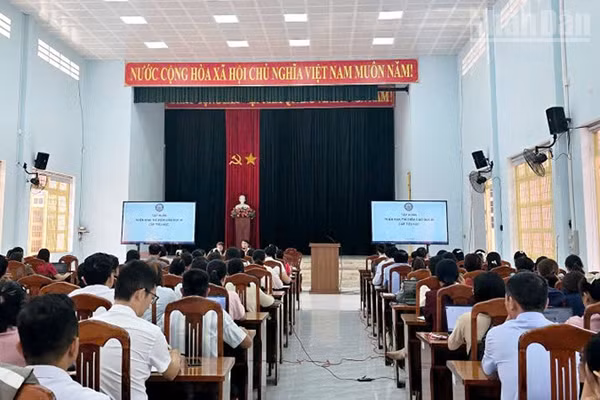 Quang cảnh buổi tập huấn.