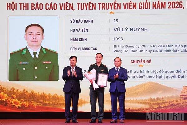 Thí sinh Vũ Lý Huỳnh, Bí thư Đảng ủy, Chính trị viên Đồn Biên phòng Cửa khẩu cảng Vũng Rô, Ban Chỉ huy Bộ đội Biên phòng tỉnh Đắk Lắk xuất sắc đạt giải Nhất hội thi.