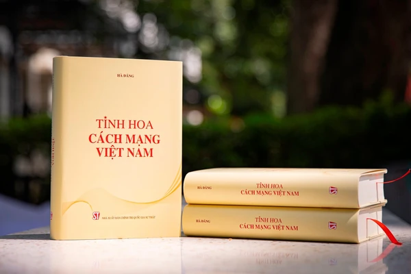 Từ tâm thức “mắt sáng, lòng trong, bút sắc”