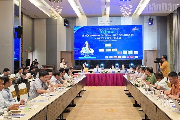 Ủy ban nhân dân tỉnh Gia Lai tổ chức họp báo công bố sự kiện.