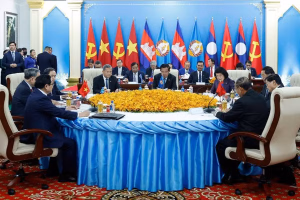 Cuộc gặp cấp cao giữa ba Đảng: Đảng Nhân dân Campuchia, Đảng Cộng sản Việt Nam và Đảng Nhân dân Cách mạng Lào. (Ảnh: TTXVN)