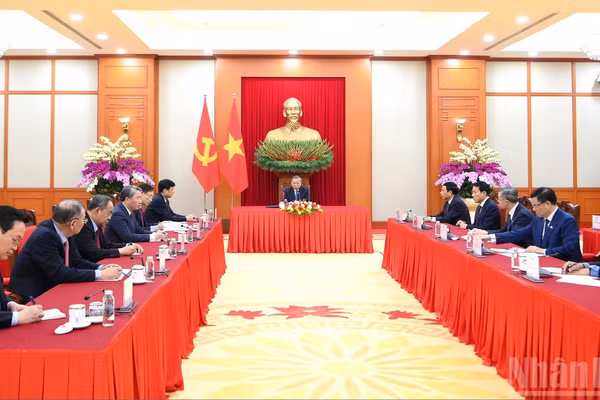Quang cảnh cuộc điện đàm tại Trụ sở Trung ương Đảng. (Ảnh: ĐĂNG KHOA)