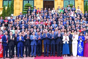 Tổng Bí thư Tô Lâm gặp mặt Đoàn đại biểu doanh nhân tiêu biểu của Liên đoàn Thương mại và Công nghiệp Việt Nam và Hội Doanh nhân tư nhân Việt Nam. Ảnh: TTXVN 