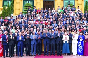 Tổng Bí thư Tô Lâm gặp mặt Đoàn đại biểu doanh nhân tiêu biểu của Liên đoàn Thương mại và Công nghiệp Việt Nam và Hội Doanh nhân tư nhân Việt Nam. Ảnh: TTXVN 