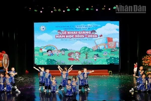 Tiết mục văn nghệ chào mừng năm học mới do các bé Trường mầm non B biểu diễn.