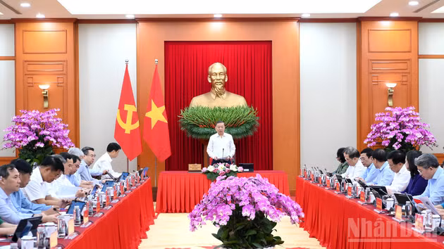 Tổng Bí thư, Chủ tịch nước Tô Lâm phát biểu tại Phiên họp thứ nhất Ban Chỉ đạo Trung ương về tổng kết thực tiễn và nghiên cứu sửa đổi, bổ sung Điều lệ Đảng. (Ảnh: ĐĂNG KHOA) 