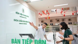 Bảo đảm chất lượng dịch vụ y tế mang đến sự hài lòng là điều người dân luôn mong đợi. (Ảnh THẾ ĐẠI)