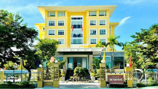 Năm 2025, Thuế thành phố Huế đã thể hiện rõ bản lĩnh điều hành, nỗ lực đổi mới và tinh thần trách nhiệm cao khi hoàn thành vượt mức các chỉ tiêu thu ngân sách.