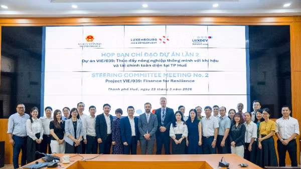 Ủy ban nhân dân thành phố Huế chụp ảnh lưu niệm với Cơ quan Hợp tác Phát triển Luxembourg (LuxDev). 