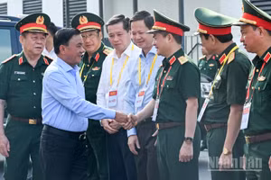 Thường trực Ban Bí thư Trần Cẩm Tú, Trưởng đoàn kiểm tra, giám sát số 12 của Bộ Chính trị làm việc với Tập đoàn Viettel. (Ảnh: DUY LINH)