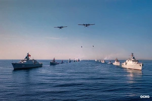 [Ảnh] Diễu binh các lực lượng vũ trang trên biển