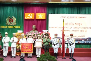 Phòng Cảnh sát hình sự Công an thành phố Huế vinh dự được phong tặng danh hiệu Anh hùng Lực lượng vũ trang nhân dân.