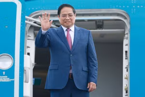 Thủ tướng Phạm Minh Chính lên đường dự Hội nghị thường niên các nhà tiên phong lần thứ 16 của WEF và làm việc tại Trung Quốc. (Ảnh DƯƠNG GIANG/TTXVN)