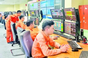 Người lao động vận hành Nhà máy Nhiệt điện Mông Dương. (Ảnh nhandan.vn)