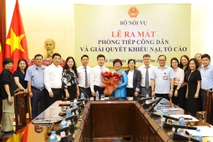 Các đại biểu tại lễ ra mắt. (Ảnh: Moha)