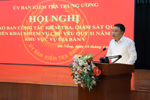 Đồng chí Đinh Hữu Thành, Ủy viên Trung ương Đảng, Phó Chủ nhiệm Ủy ban kiểm tra Trung ương phát biểu khai mạc hội nghị. (Ảnh: ANH ĐÀO)