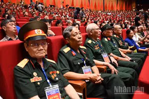 Các đại biểu người có công với cách mạng dự hội nghị. (Ảnh TRẦN HẢI)