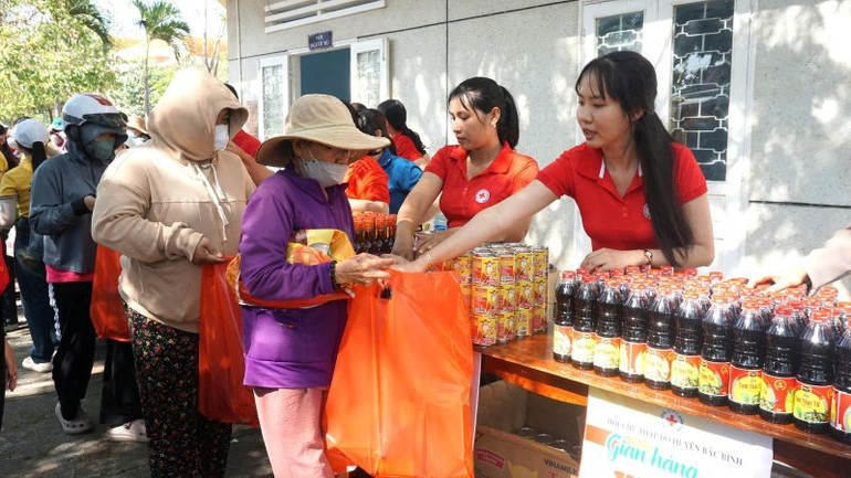 Tháng Nhân đạo năm 2025 trợ giúp nhân đạo mang tính bền vững cho 3.785 địa chỉ nhân đạo cá nhân và tập thể với tổng trị giá 118,304 tỷ đồng. z6724957073930-704cea700cf1dcd028b81f6e6bec893a.jpg