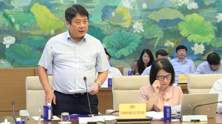 Tổng Giám đốc Tập đoàn Điện lực Việt Nam Nguyễn Anh Tuấn báo cáo tại buổi làm việc. tgd-tap-doan-dien-luc-viet-nam-nguyen-anh-tuan-5909.jpg