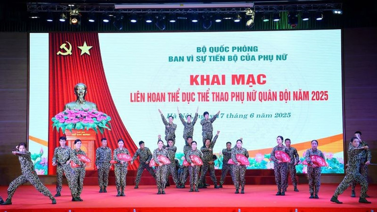 Khai mạc Liên hoan Thể dục thể thao Phụ nữ Quân đội năm 2025. z6713383782147-2dff27e48030a3e0950afaa6c367389c.jpg