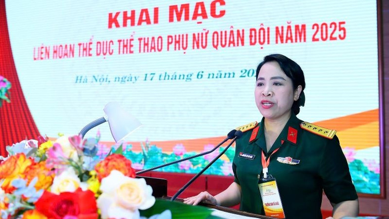 Đại tá Nguyễn Thị Thu Hiền, Trưởng Ban Phụ nữ Quân đội công bố danh sách Tổ trọng tài, Ban Giám khảo Liên hoan. z6713383800969-d345458a37c9201c02df0fcfe348f13e.jpg