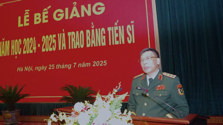 Thượng tướng Trần Việt Khoa, Giám đốc Học viện Quốc phòng phát biểu tại lễ bế giảng. z6838912499225-801eb577a0117b0c7d5a4202793b694a-2864-5507.jpg