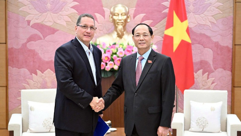 Phó Chủ tịch Quốc hội,Trần Quang Phương và Phó Chủ tịch Đảng Xã hội chủ nghĩa Thống nhất Venezuela Jesús German Faria Tortosa. pho-chu-tich-quoc-hoi-thuong-tuong-tran-quang-phuong-tiep-doan-dai-bieu-dang-xa-hoi-chu-nghia-thong-nhat-venezuela-4661.jpg