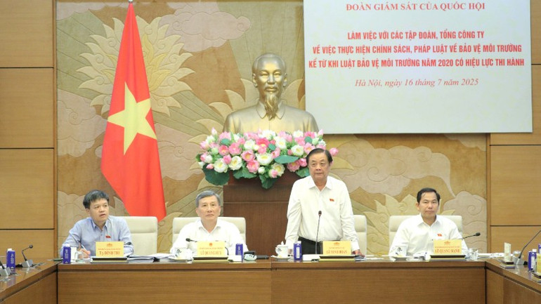 Phó Chủ tịch Quốc hội Lê Minh Hoan, Trưởng Đoàn giám sát phát biểu tại buổi làm việc. pho-chu-tich-quoc-hoi-le-minh-hoan-phat-bieu-2-997.jpg