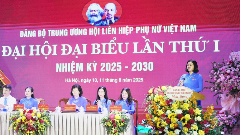 Bí thư Đảng ủy, Chủ tịch Hội Liên hiệp Phụ nữ Việt Nam Nguyễn Thị Tuyến phát biểu khai mạc. z6895071229320-e7b0ff77801366f2ccdf52a20ae1ec54-7431.jpg